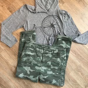 Old Navy Camo Pixie Pants NWOT